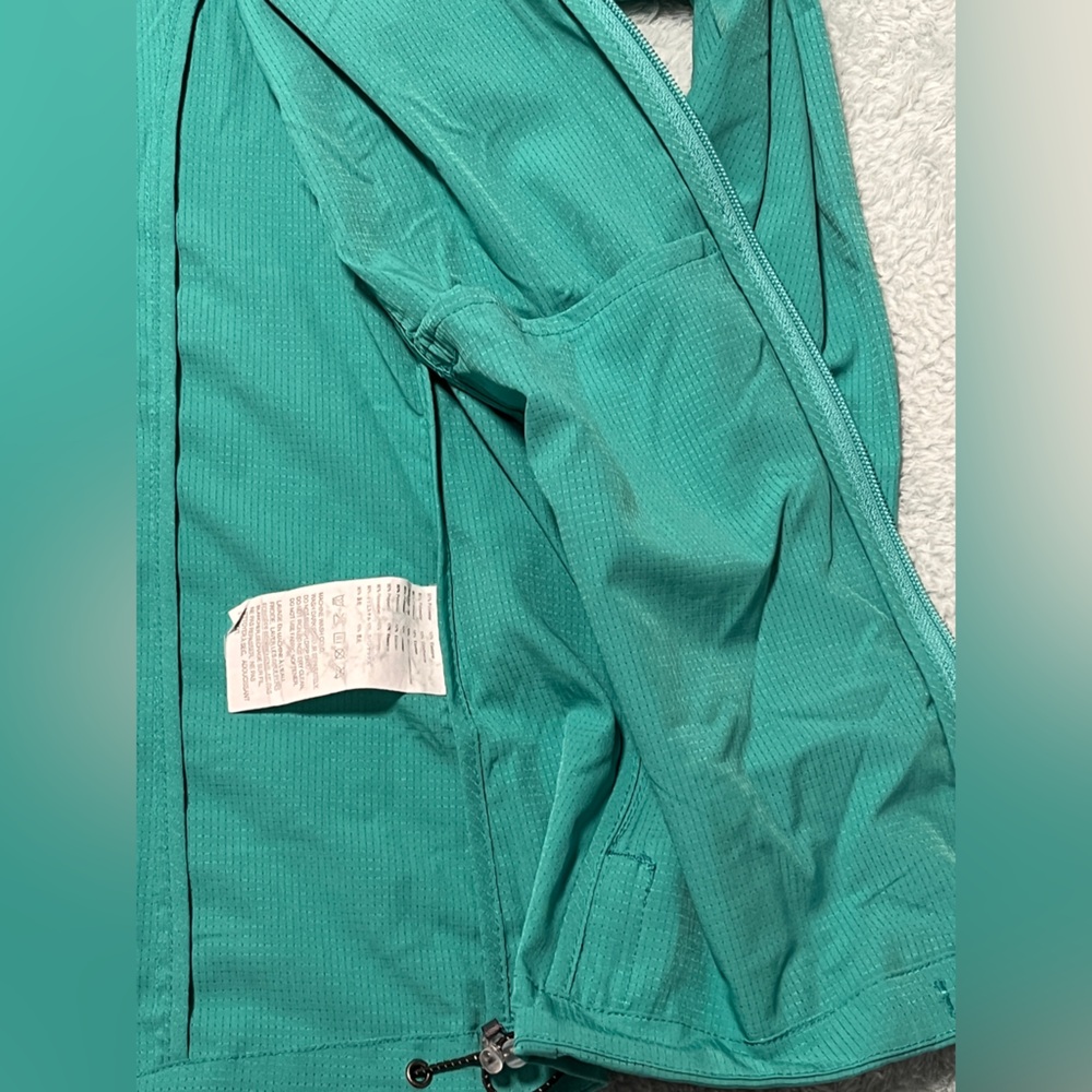 Lightweight green hooded jacket - Picture 7 of 11
